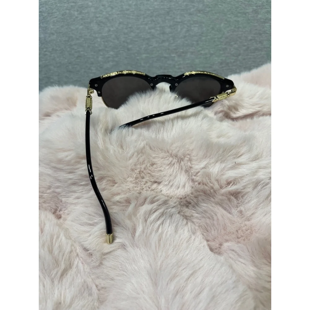 Unisex AONOR Sunglasses One Size Black and Gold